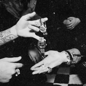 漫画美女扒开腿露胸
