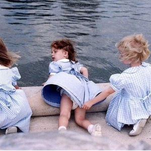 漫画美女扒开腿露胸
